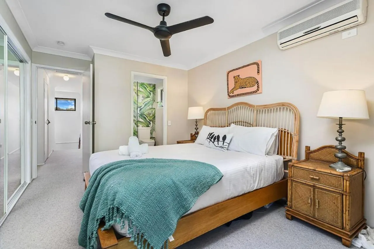 Riverfront Oasis In Elanora Gold Coast Australia