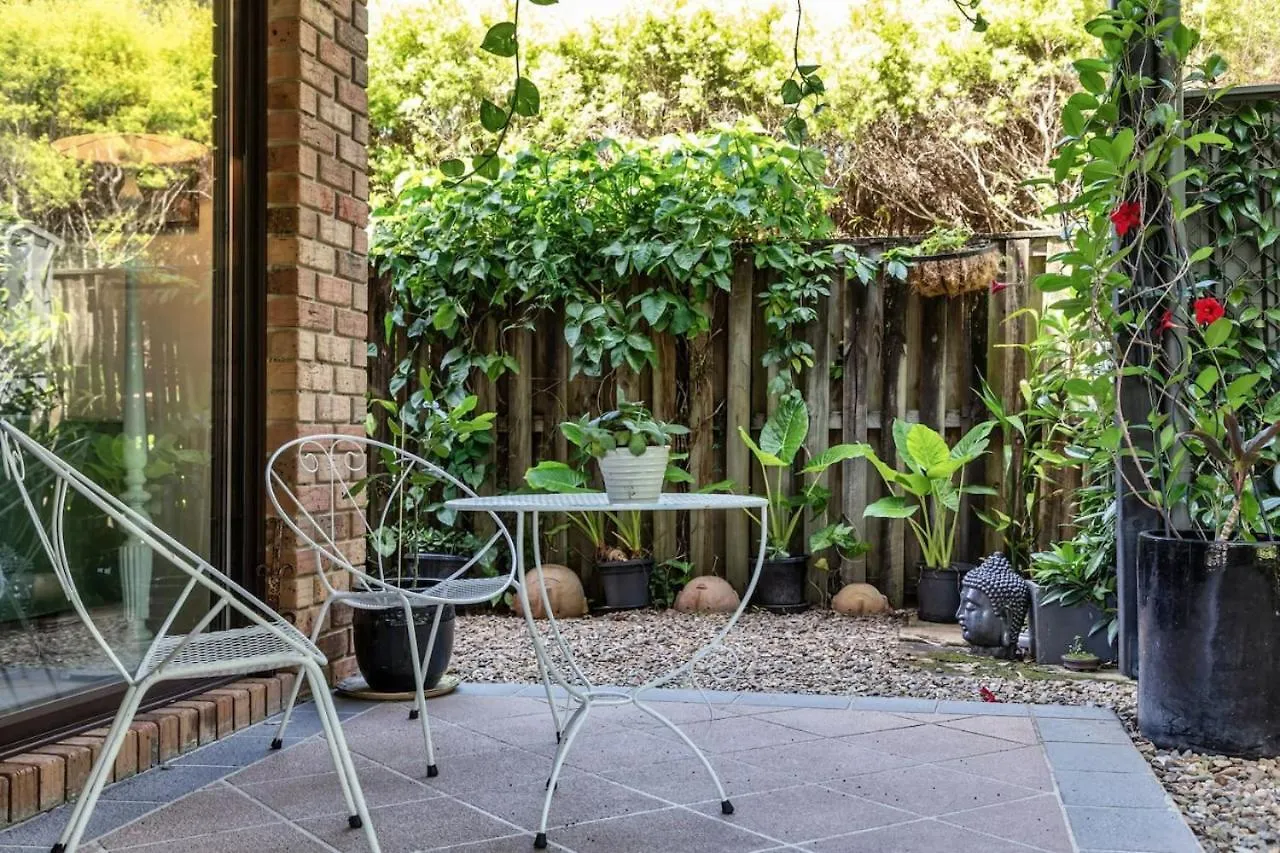 Riverfront Oasis In Elanora Gold Coast
