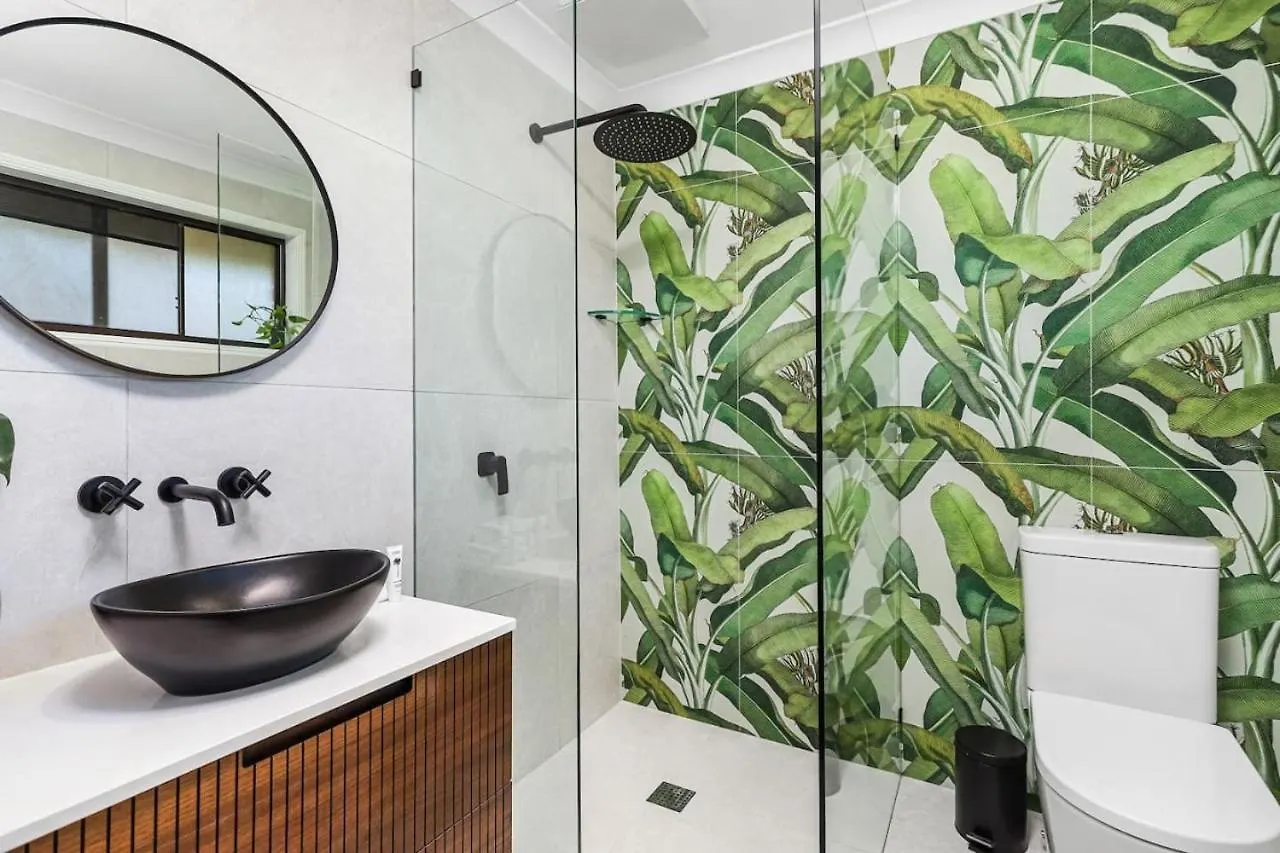 Riverfront Oasis In Elanora Gold Coast Holiday home