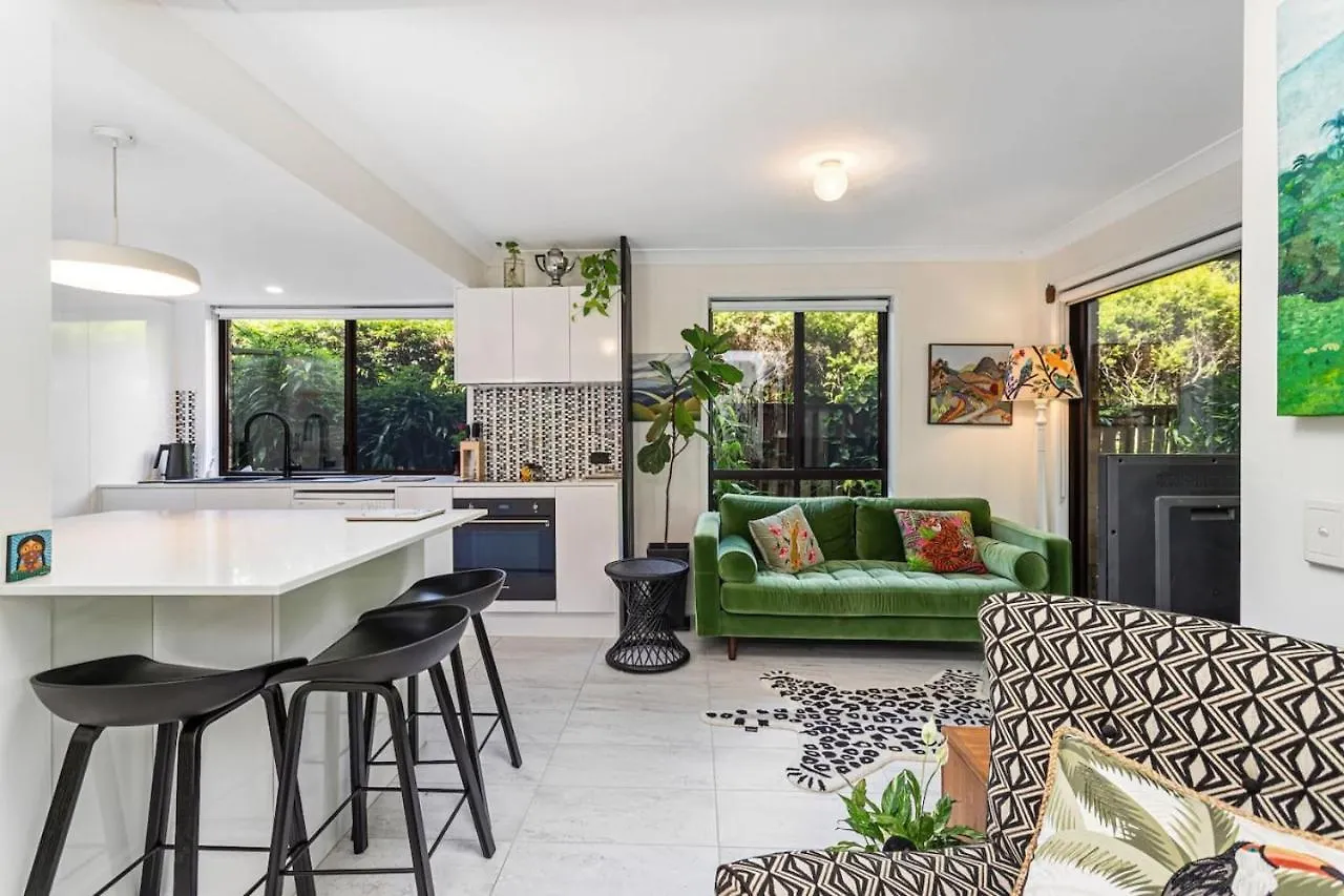 Riverfront Oasis In Elanora Gold Coast Australia
