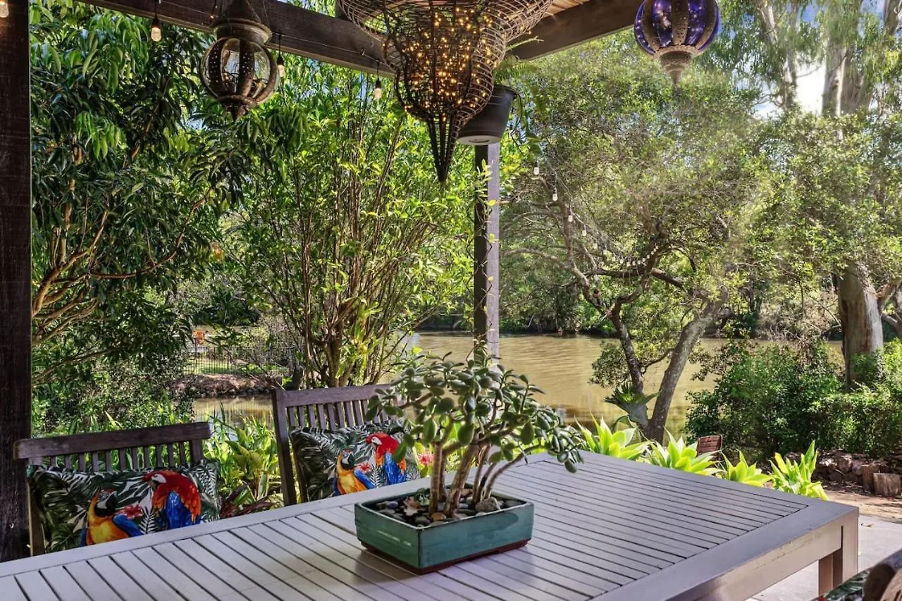 Riverfront Oasis In Elanora Gold Coast Holiday home