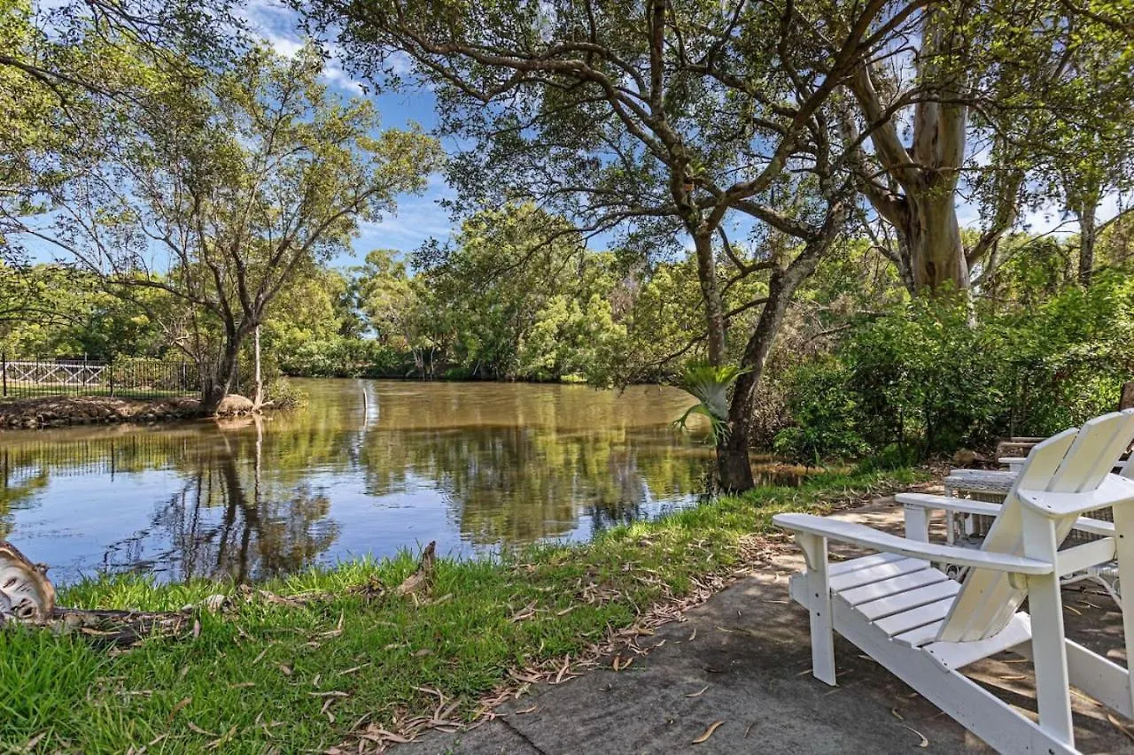 Riverfront Oasis In Elanora Gold Coast Holiday home