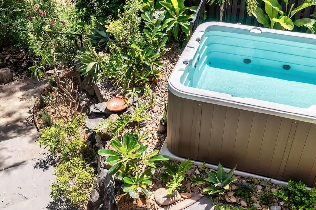 Riverfront Oasis In Elanora Gold Coast