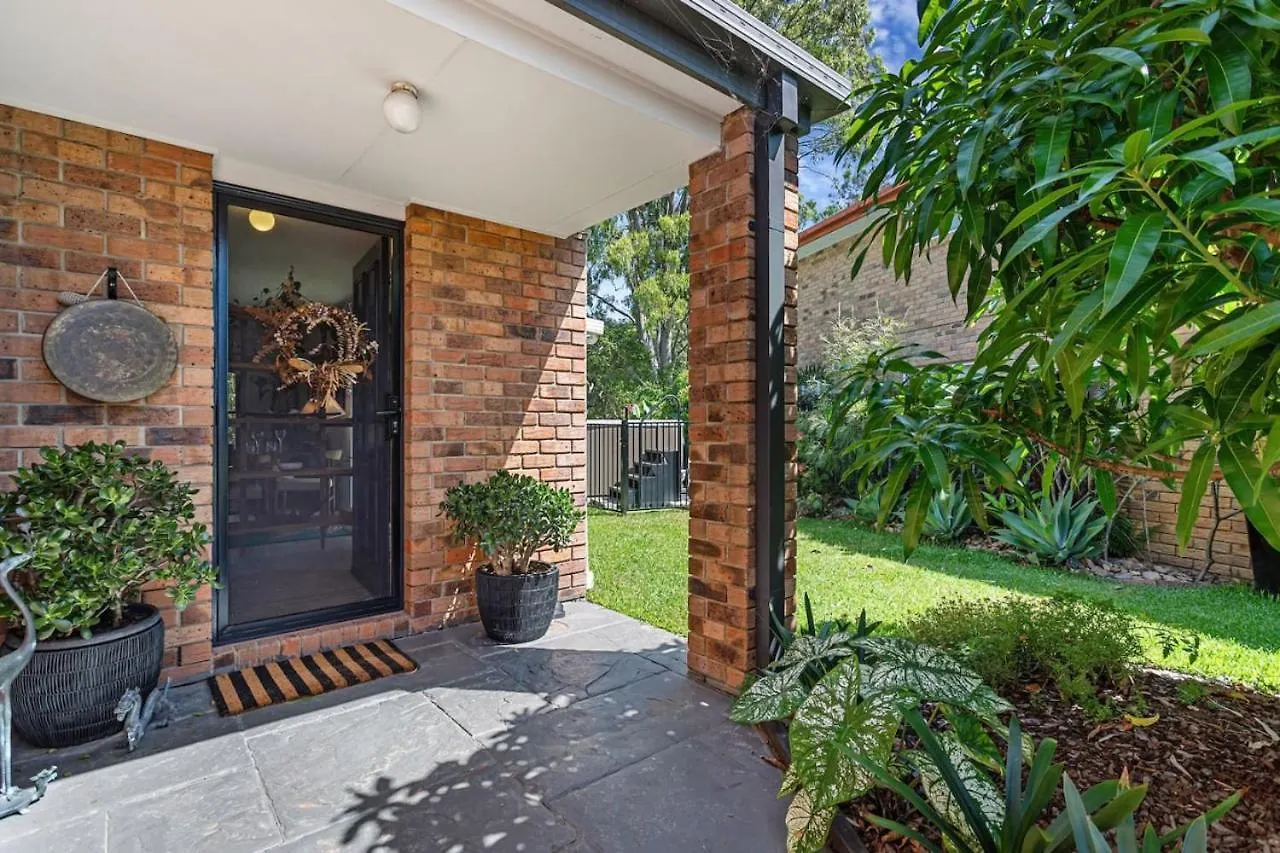 Riverfront Oasis In Elanora Gold Coast 0*,  Australia